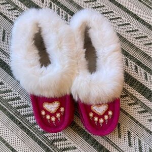 Handmade pink leather mocassins. Size 8. Fur trimmed